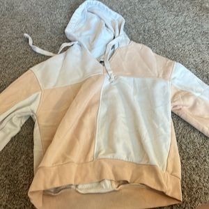 Universal thread sweatshirt